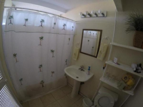 Hale-Hoola B & B